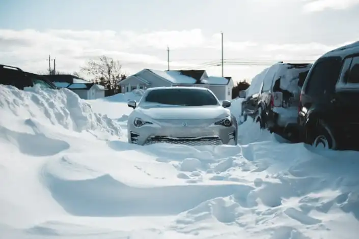 Quels sont les effets du temps hivernal sur la finition de votre voiture?